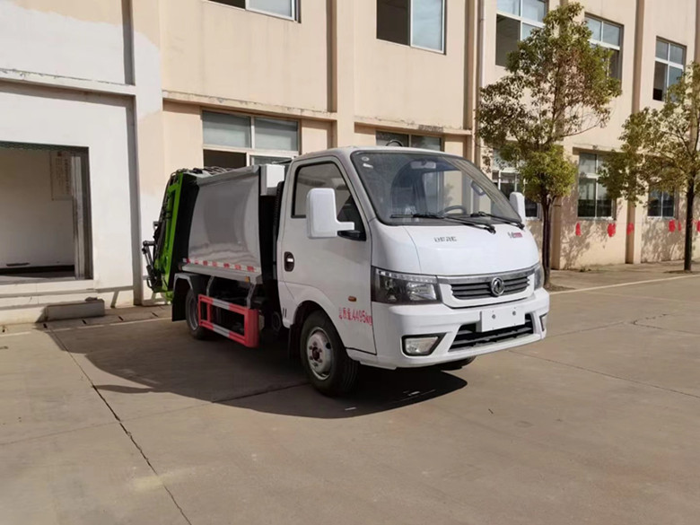 राष्ट्रीय मानक छह के अनुसार निर्मित सफाई वाहनों का प्रदर्शन; सुंदर पर्यावरण के निर्माण के लिए साझेदारी